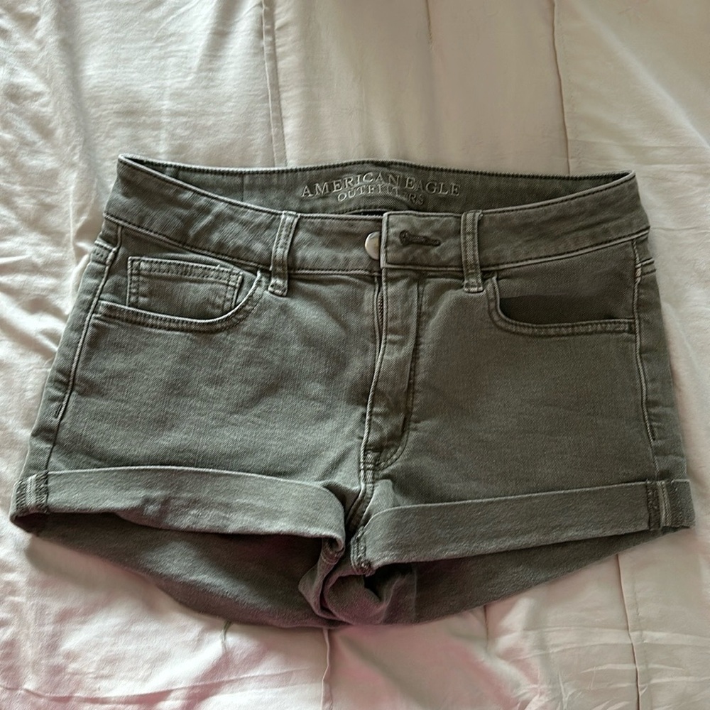 American Eagle Hi-Rise Shorts Size 6 Olive - Picture 1 of 4